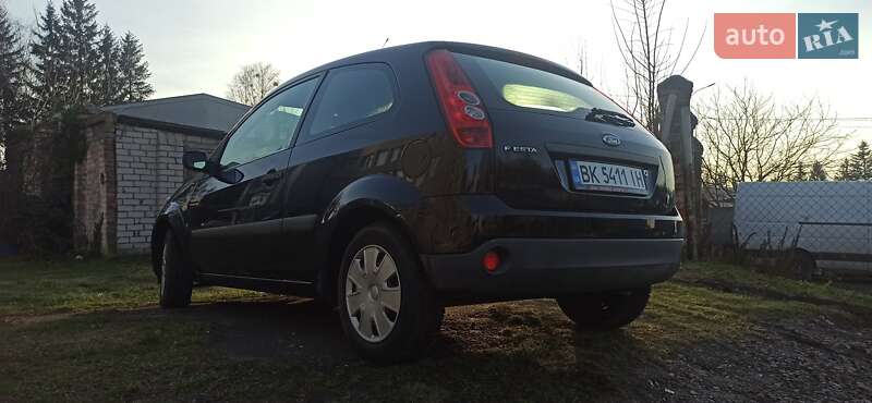Хэтчбек Ford Fiesta 2006 в Ровно
