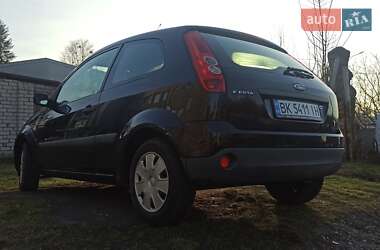 Хэтчбек Ford Fiesta 2006 в Ровно