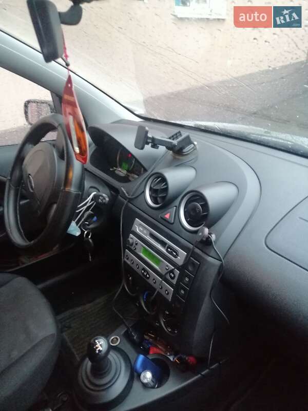 Хетчбек Ford Fiesta 2005 в Дніпрі