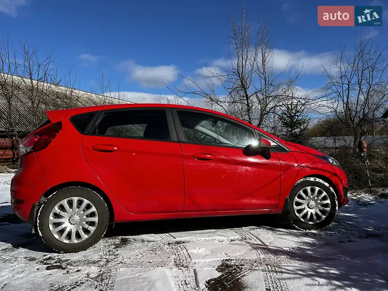 Хетчбек Ford Fiesta 2016 в 