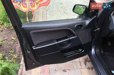 Хэтчбек Ford Fiesta 2006 в Дубно