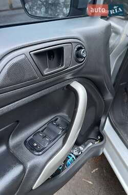 Хетчбек Ford Fiesta 2011 в Сумах