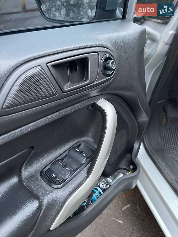 Хэтчбек Ford Fiesta 2011 в Сумах фото 31 Хэтчбек Ford Fiesta 2011 в Сумах