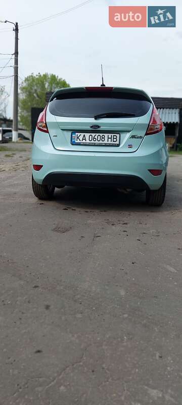 Хэтчбек Ford Fiesta 2016 в Киеве