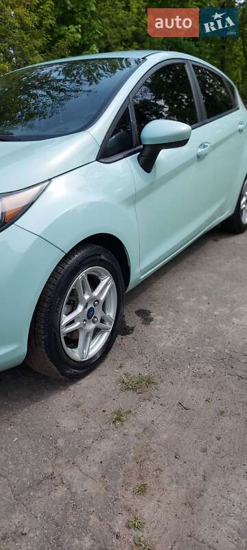 Хэтчбек Ford Fiesta 2016 в Киеве