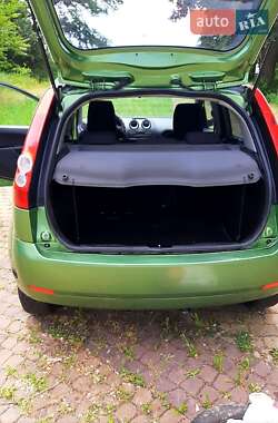 Хэтчбек Ford Fiesta 2006 в 