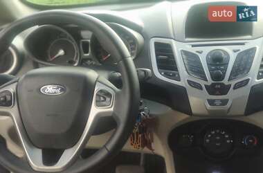 Хэтчбек Ford Fiesta 2013 в Рава-Русской