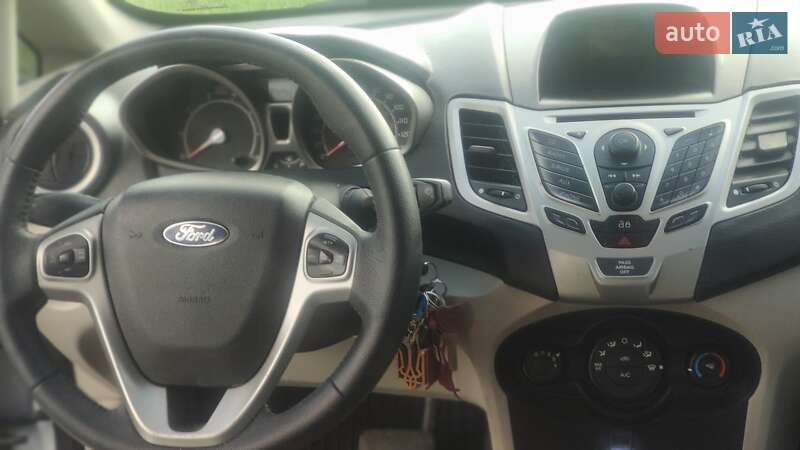 Хэтчбек Ford Fiesta 2013 в Рава-Русской