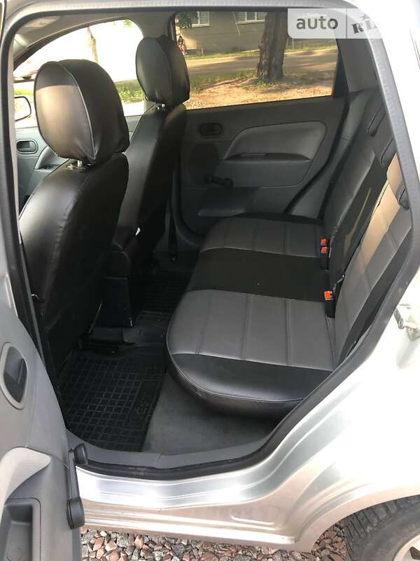 Хэтчбек Ford Fiesta 2002 в Киеве фото 5 Хэтчбек Ford Fiesta 2002 в Киеве