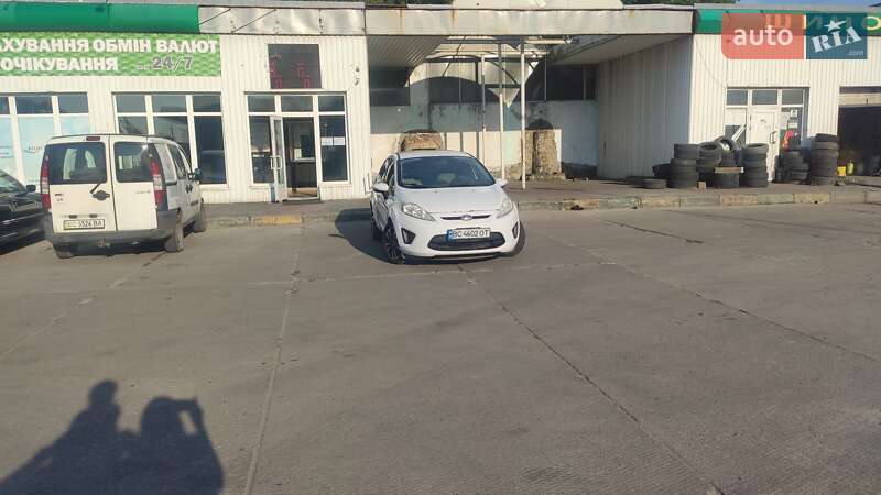 Хэтчбек Ford Fiesta 2013 в Рава-Русской