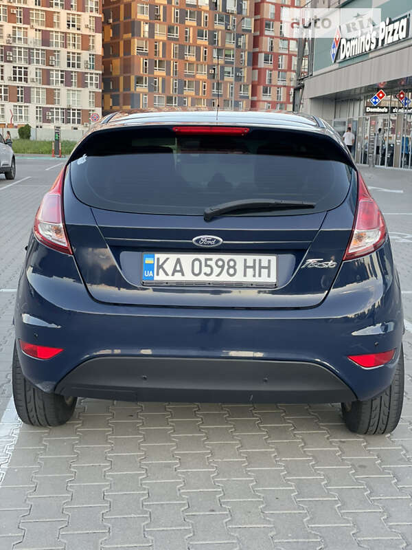 Хэтчбек Ford Fiesta 2015 в Киеве