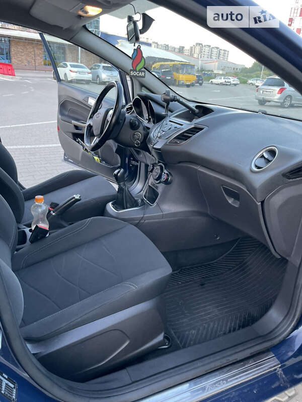 Хэтчбек Ford Fiesta 2015 в Киеве