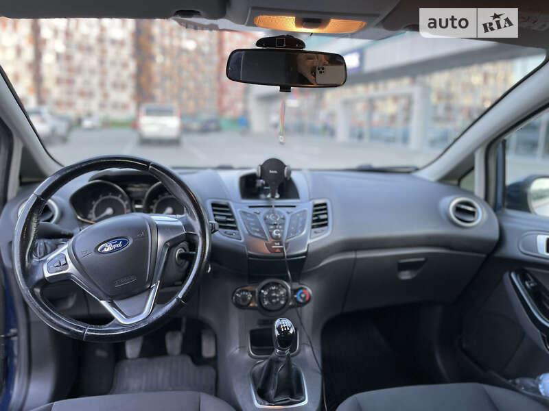 Хэтчбек Ford Fiesta 2015 в Киеве