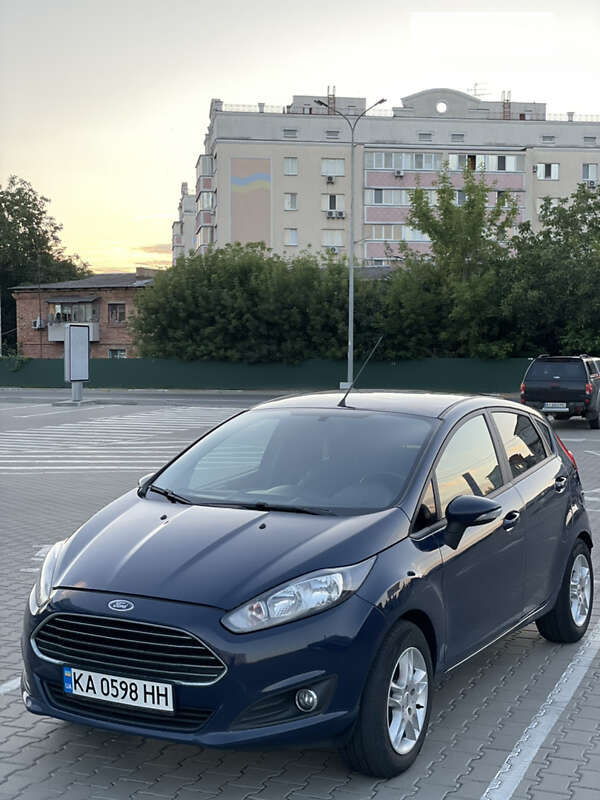 Хэтчбек Ford Fiesta 2015 в Киеве