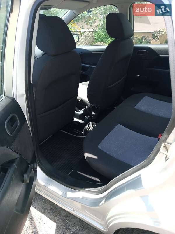 Хэтчбек Ford Fiesta 2007 в Киеве фото 3 Хэтчбек Ford Fiesta 2007 в Киеве