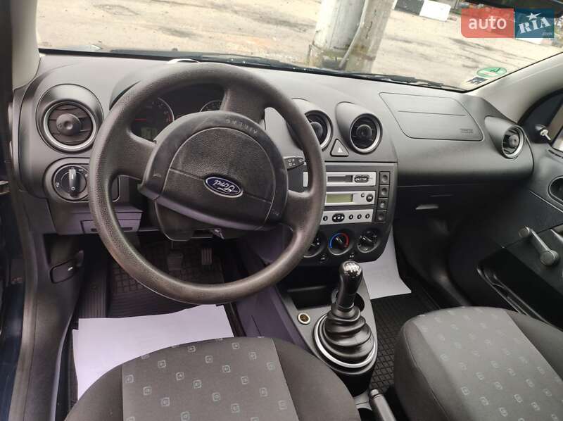 Хэтчбек Ford Fiesta 2005 в Луцке