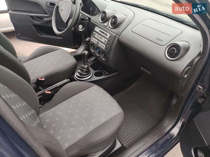 Хэтчбек Ford Fiesta 2005 в Луцке