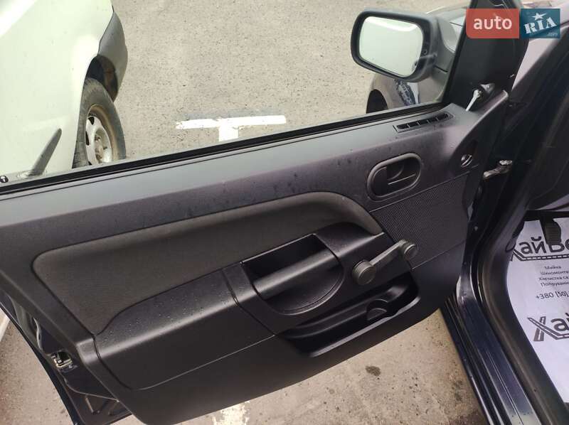 Хэтчбек Ford Fiesta 2005 в Луцке