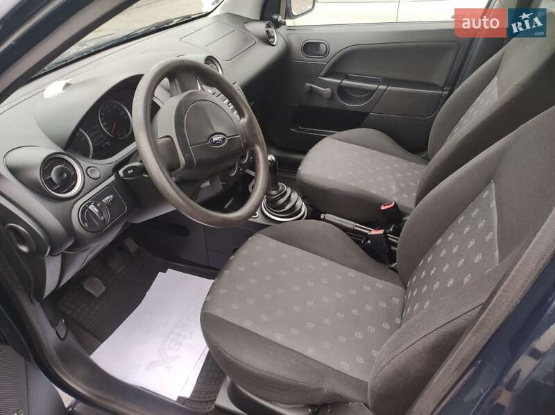 Хэтчбек Ford Fiesta 2005 в Луцке