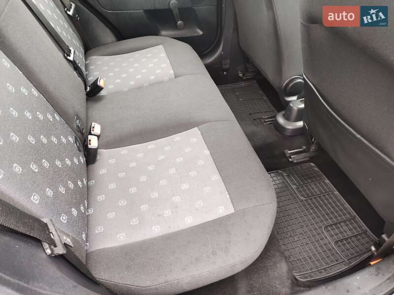 Хэтчбек Ford Fiesta 2005 в Луцке