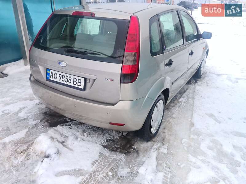 Хэтчбек Ford Fiesta 2002 в Хусте фото 3 Хэтчбек Ford Fiesta 2002 в Хусте