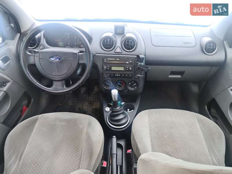Хэтчбек Ford Fiesta 2002 в Хусте фото 5 Хэтчбек Ford Fiesta 2002 в Хусте