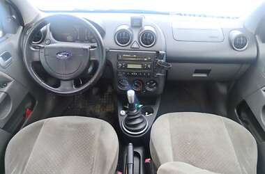Хэтчбек Ford Fiesta 2002 в Хусте