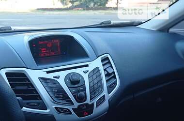 Хетчбек Ford Fiesta 2012 в 