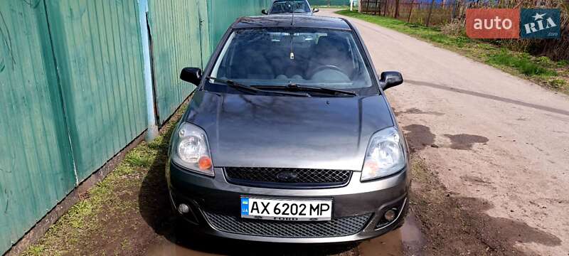 Хэтчбек Ford Fiesta 2007 в 