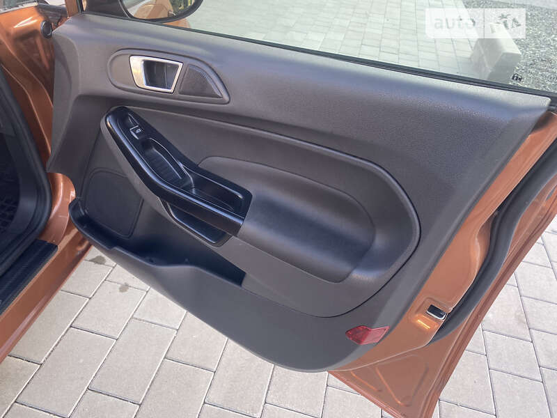 Хэтчбек Ford Fiesta 2015 в Хмельницком