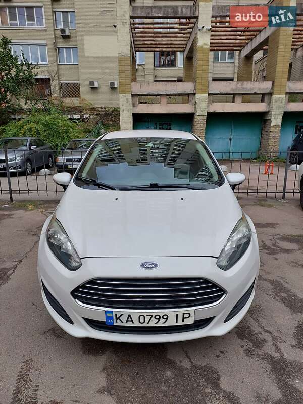 Хэтчбек Ford Fiesta 2016 в Киеве