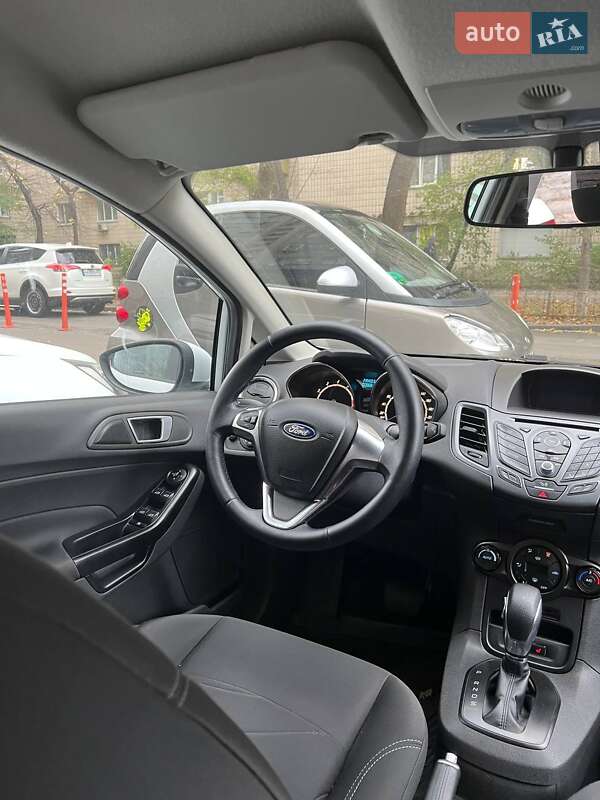 Хетчбек Ford Fiesta 2016 в Києві
