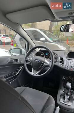Хэтчбек Ford Fiesta 2016 в 