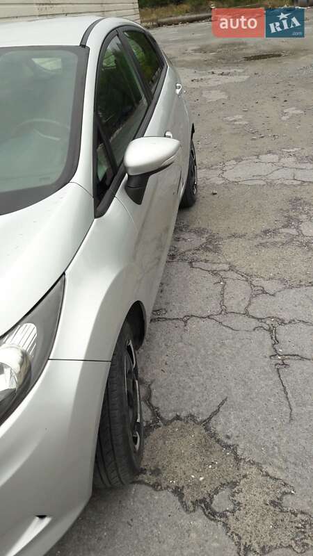 Хетчбек Ford Fiesta 2012 в Житомирі