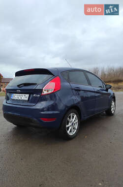 Хэтчбек Ford Fiesta 2016 в 