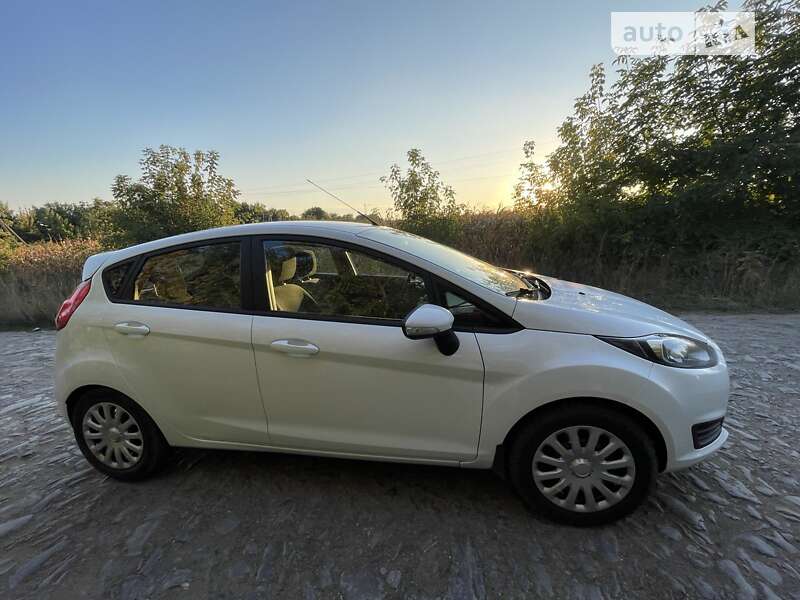 Хетчбек Ford Fiesta 2016 в Хмельницькому