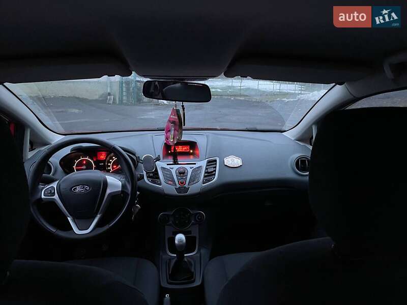 Хэтчбек Ford Fiesta 2010 в Хусте