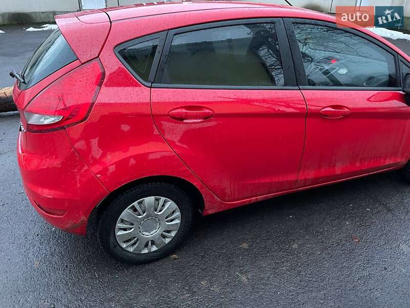 Хэтчбек Ford Fiesta 2010 в Хусте