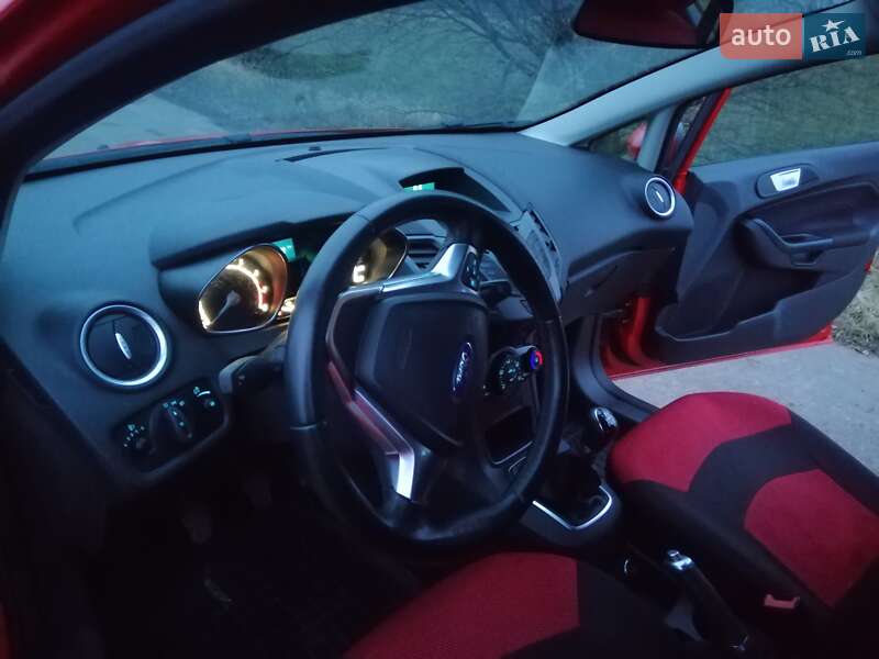 Хэтчбек Ford Fiesta 2015 в Жашкове