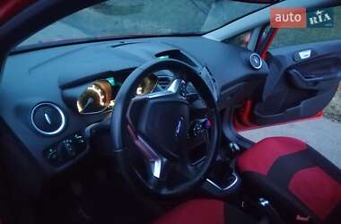 Хэтчбек Ford Fiesta 2015 в 