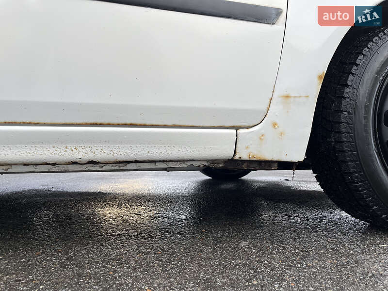 Хэтчбек Ford Fiesta 2004 в Чернигове фото 18 Хэтчбек Ford Fiesta 2004 в Чернигове