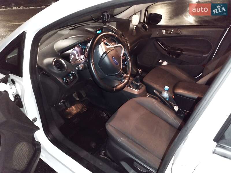 Хэтчбек Ford Fiesta 2015 в Белой Церкви фото 10 Хэтчбек Ford Fiesta 2015 в Белой Церкви