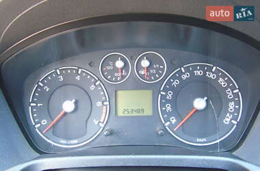 Хэтчбек Ford Fiesta 2006 в 