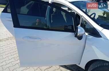 Седан Ford Fiesta 2016 в Новояворовске