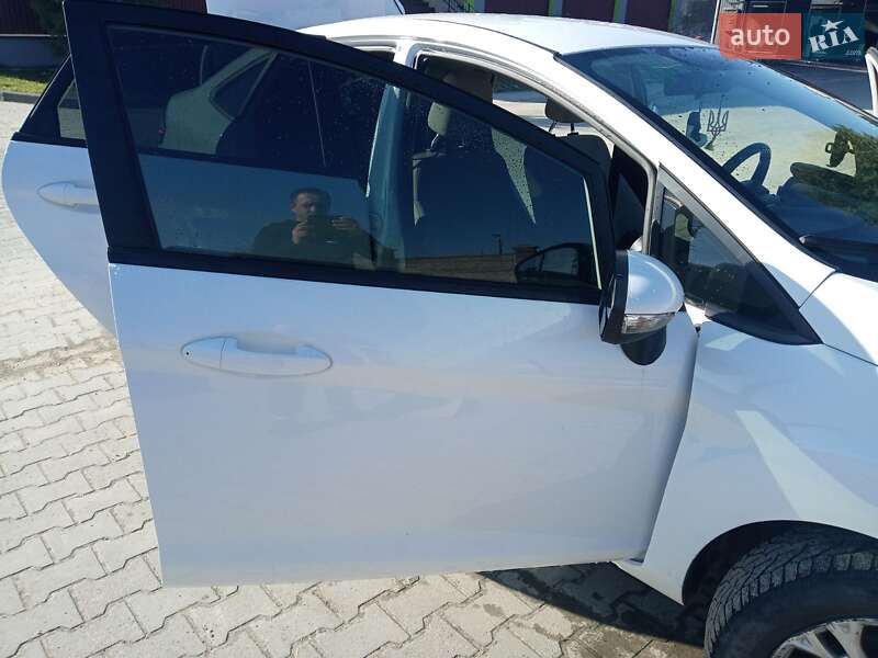 Седан Ford Fiesta 2016 в Новояворовске фото 3 Седан Ford Fiesta 2016 в Новояворовске