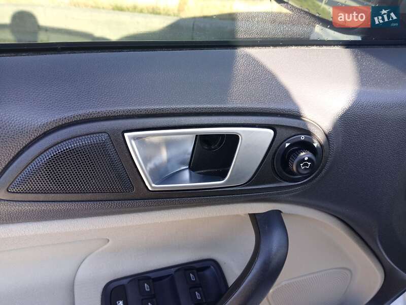 Седан Ford Fiesta 2016 в Новояворовске фото 11 Седан Ford Fiesta 2016 в Новояворовске