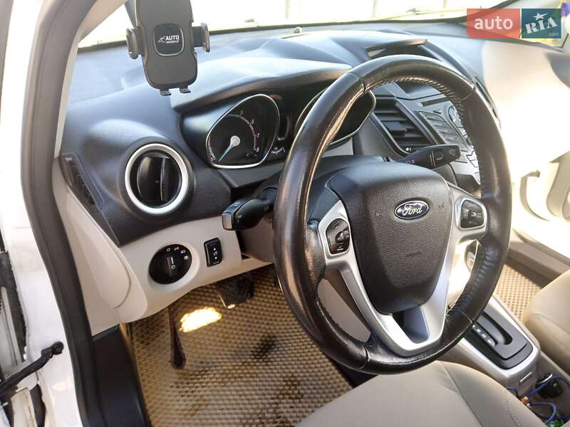 Седан Ford Fiesta 2016 в Новояворовске фото 17 Седан Ford Fiesta 2016 в Новояворовске