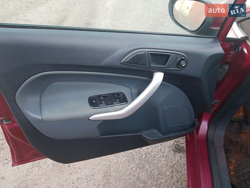 Хэтчбек Ford Fiesta 2010 в Львове