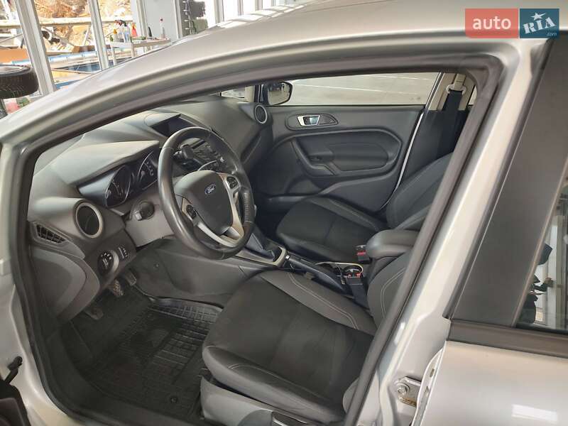 Седан Ford Fiesta 2013 в Николаеве