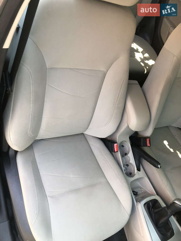 Седан Ford Fiesta 2014 в Чернівцях